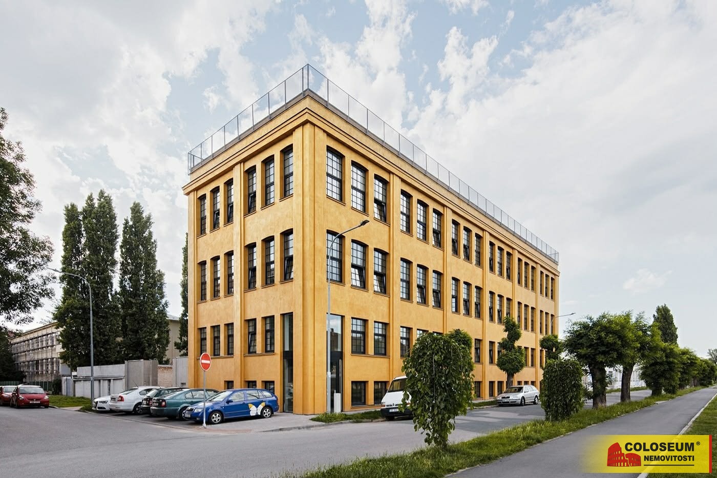 Pohled na budovu z ulice - Brno - Husovice - proná