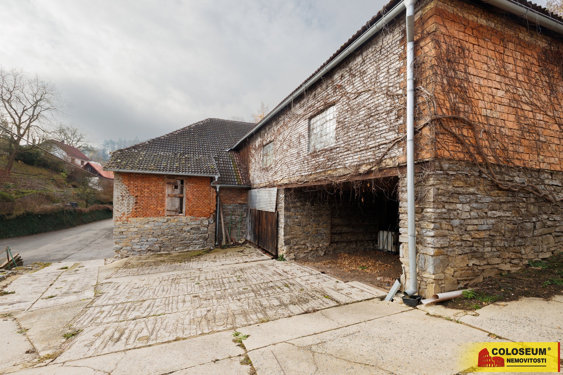 Stodola - Kněževes - Jobova Lhota - prodej zemědělské usedlosti