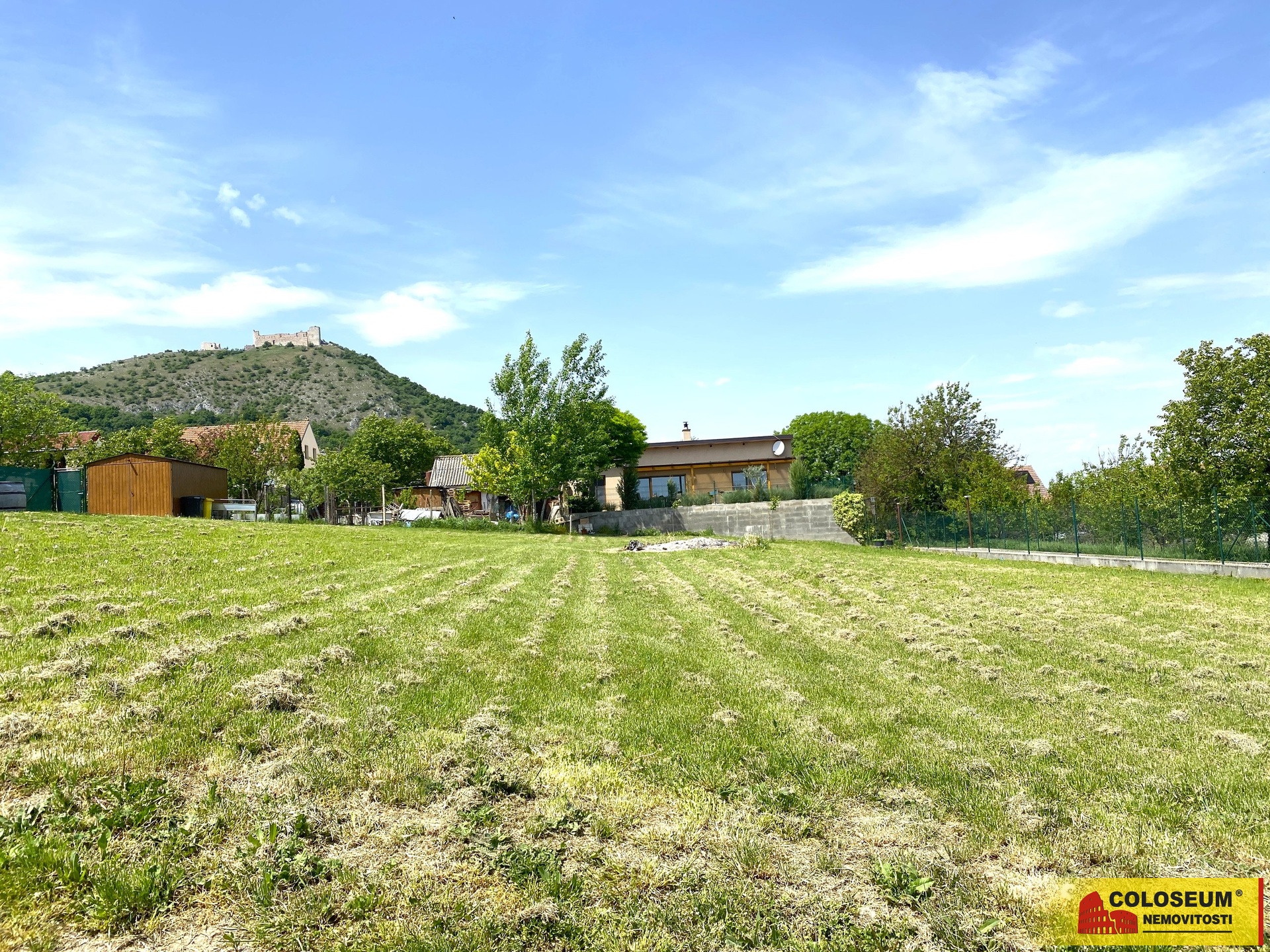 Pohled na pozemek z cesty - Pavlov - prodej pozemk