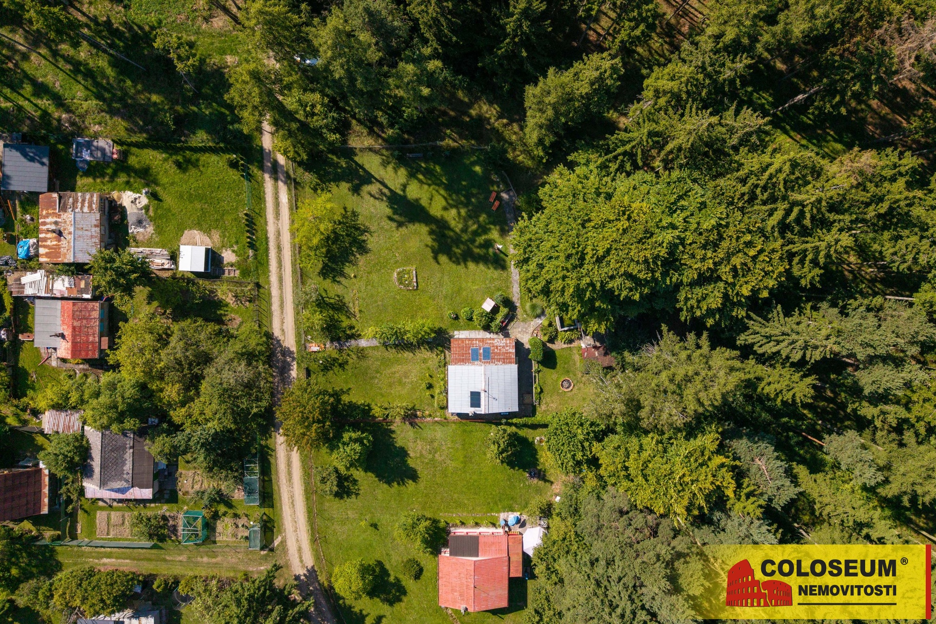 Pohled z dronu - Čunín - prodej chat