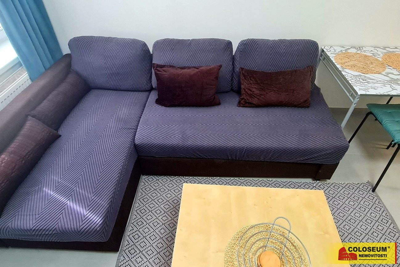 Gauč s výhledem z 5. patra? Tady ano - Brno - město - pronájem bytu 1+kk