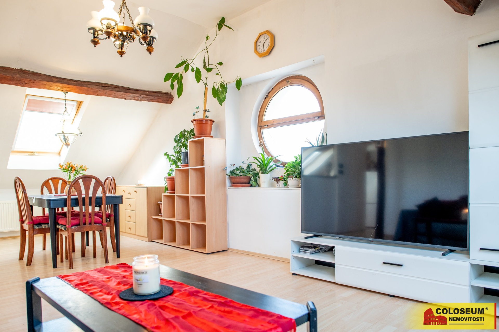 Obývací část - Moravský Krumlov - prodej podkrovního bytu 