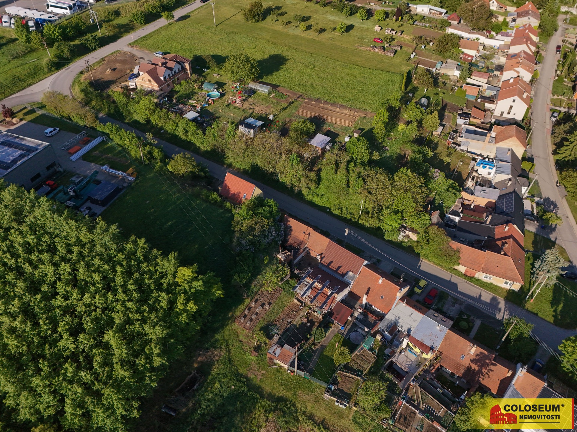 Podhled z dronu - Rousínov u Vyškova - prodej poze