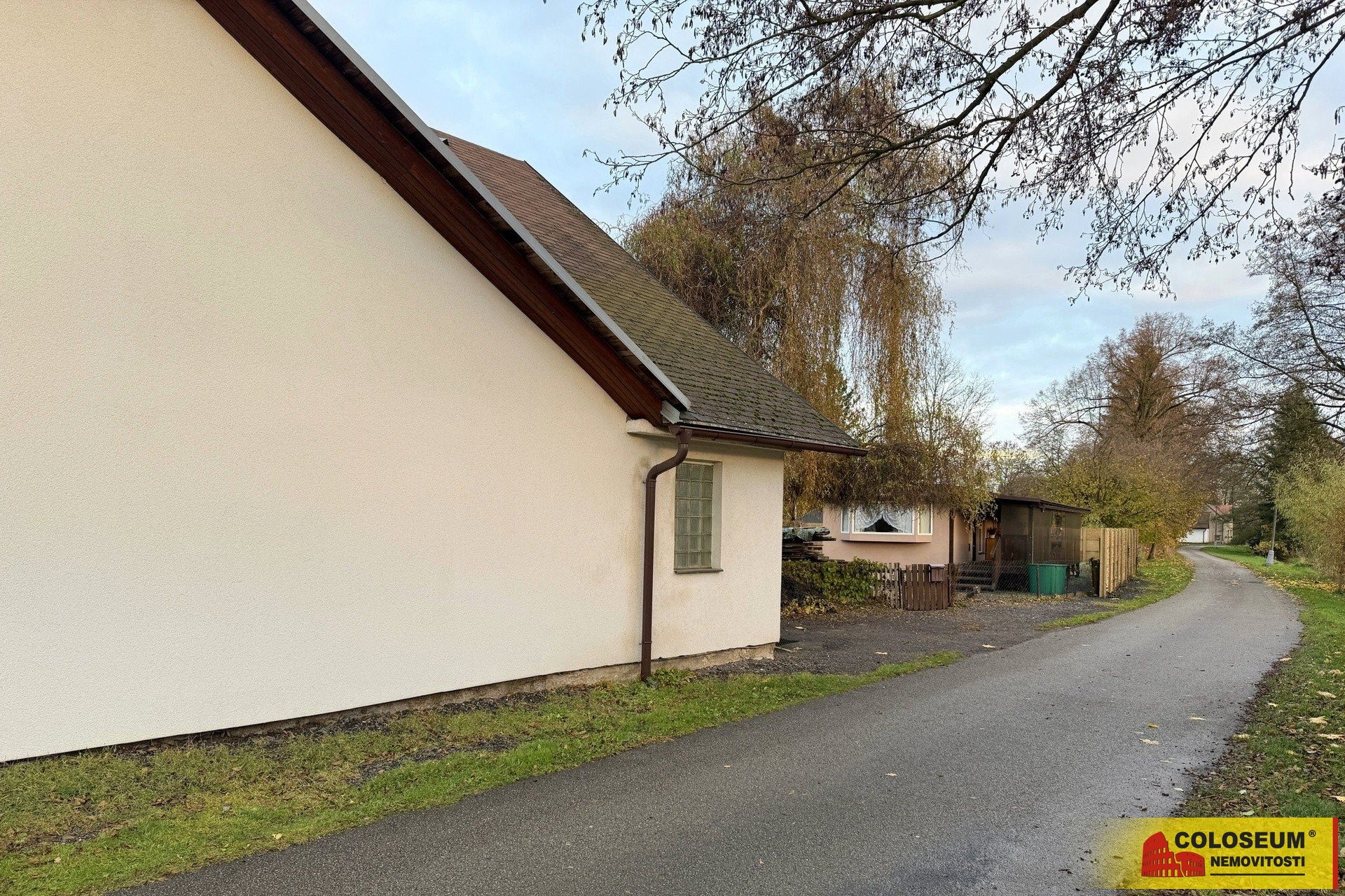 Okolí bytového domu - Rudoltice u Lanškrouna - prodej bytu 3+kk