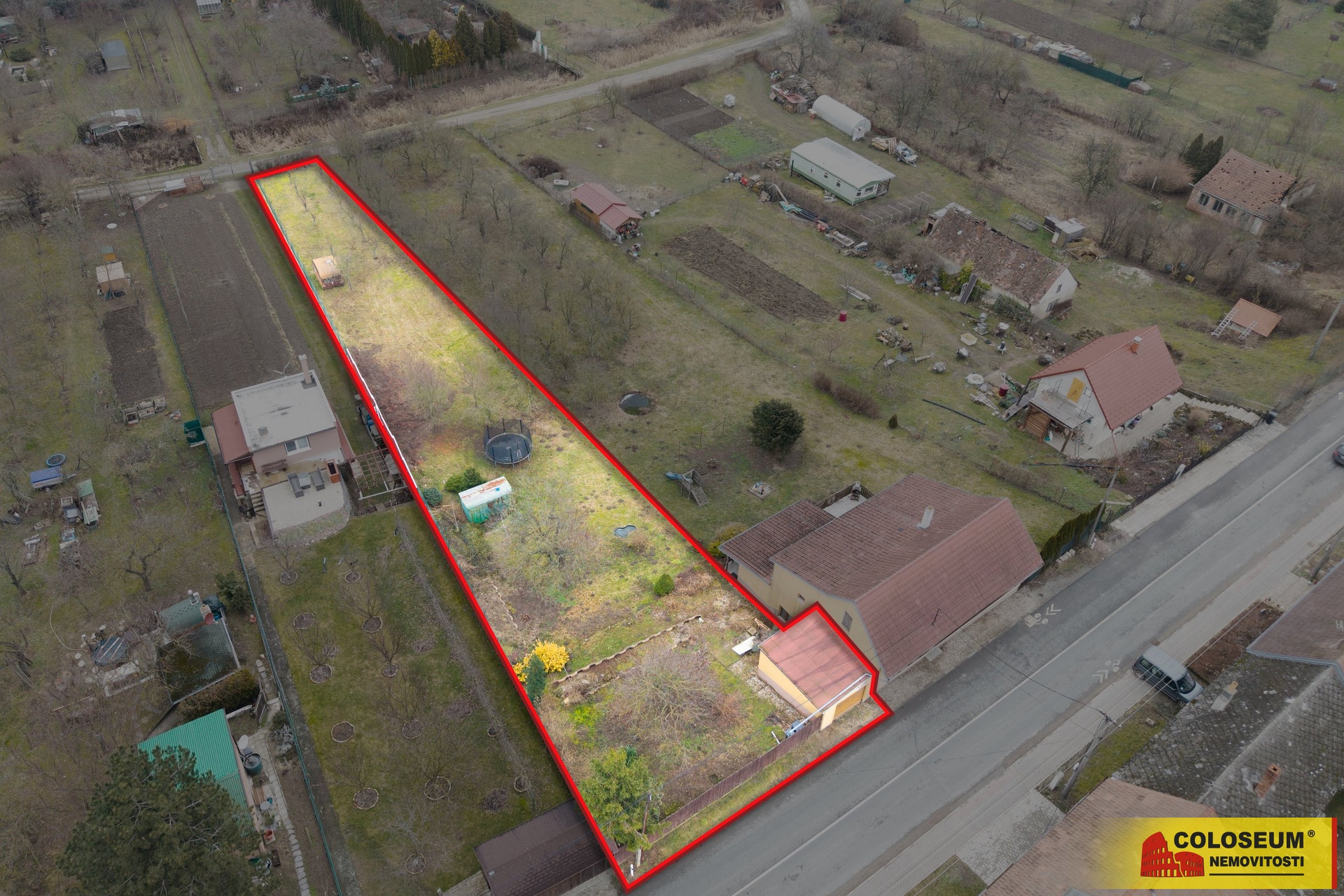 Dron pohled na pozemek - Valtice - Úvaly - prodej pozemku