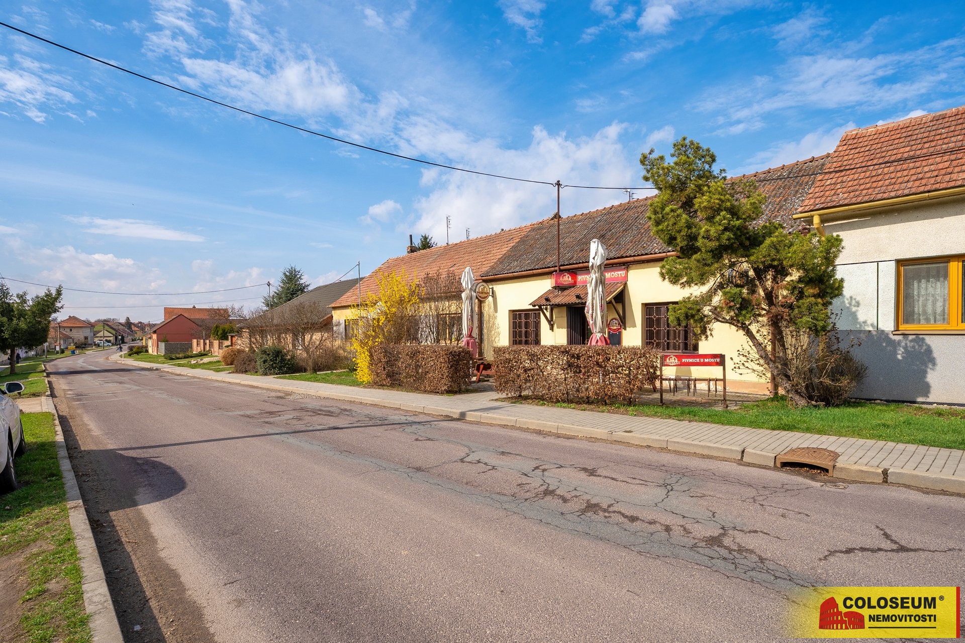 Pohled z ulice - Šanov u Znojma - prodej komerce