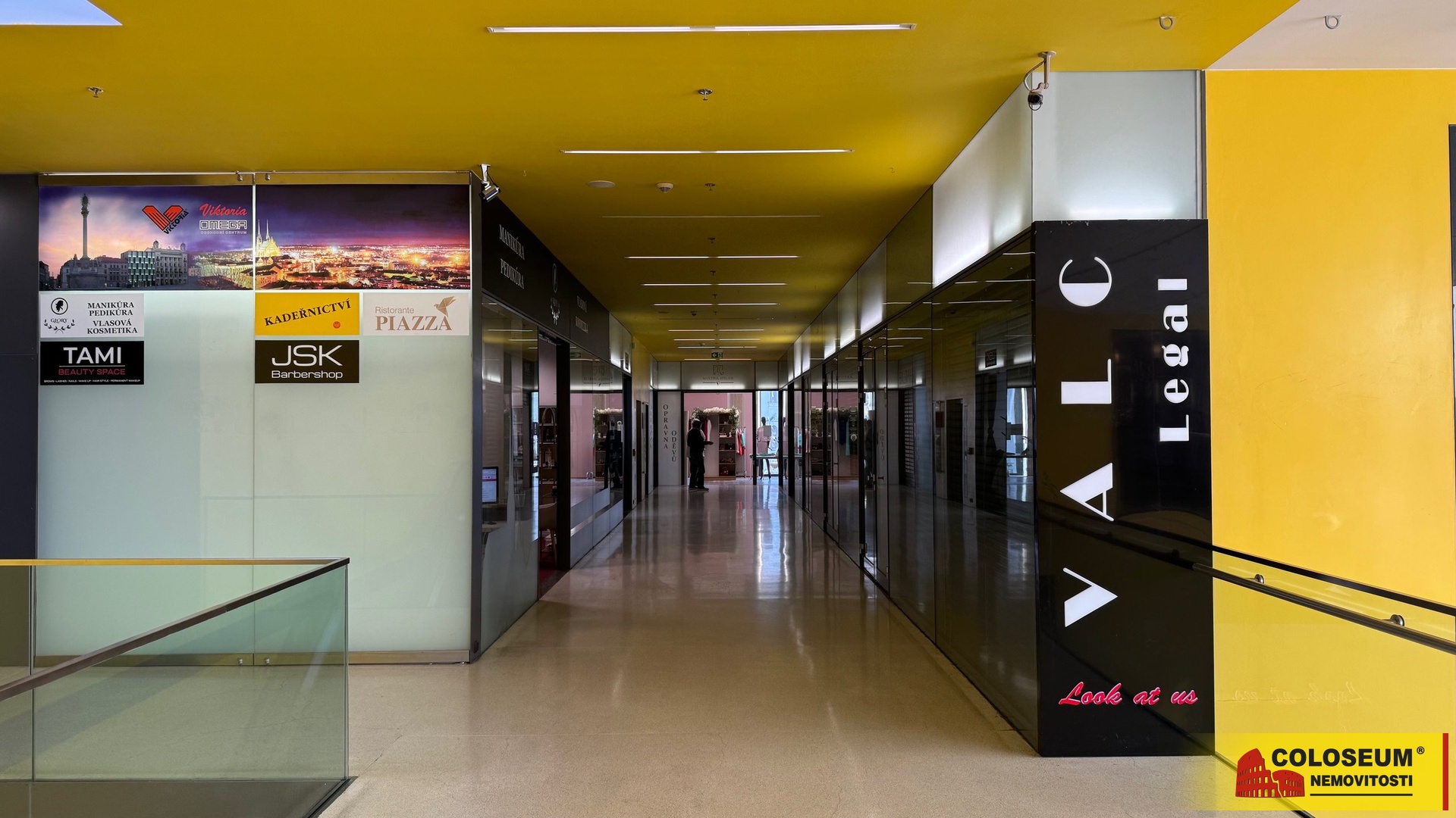 Pohled na chodbu - Brno - město - pronájem komerce