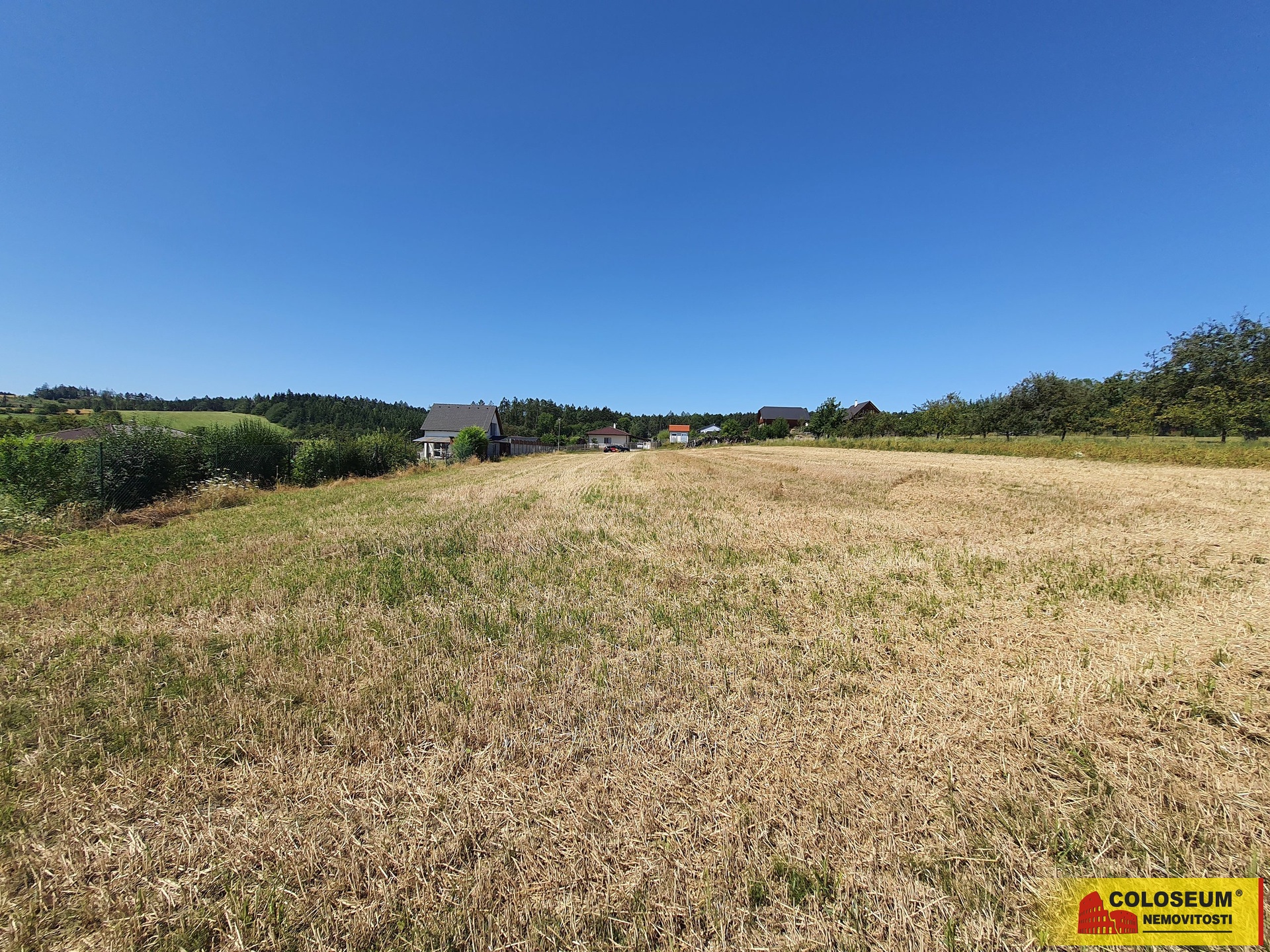 Pohled ze třetí parcely - Štěchov - prodej pozemku