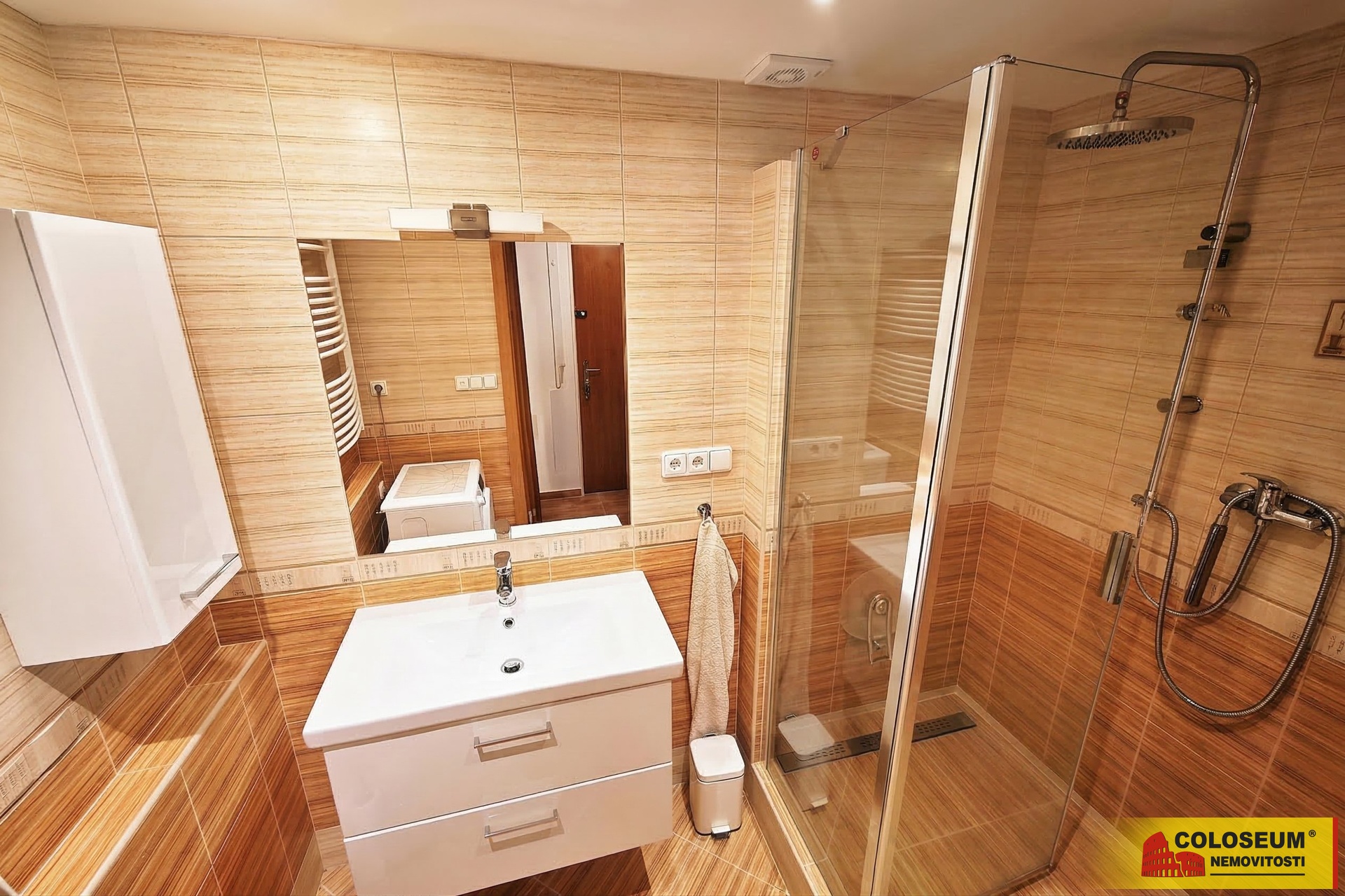 Koupelna se sprchovým koutem - Brno - Řečkovice - prodej bytu 2+1 