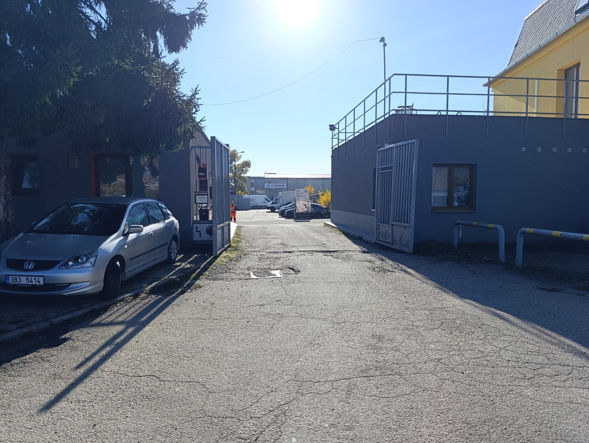Vjezd do areálu - Brno - Přízřenice - pronájem komerce