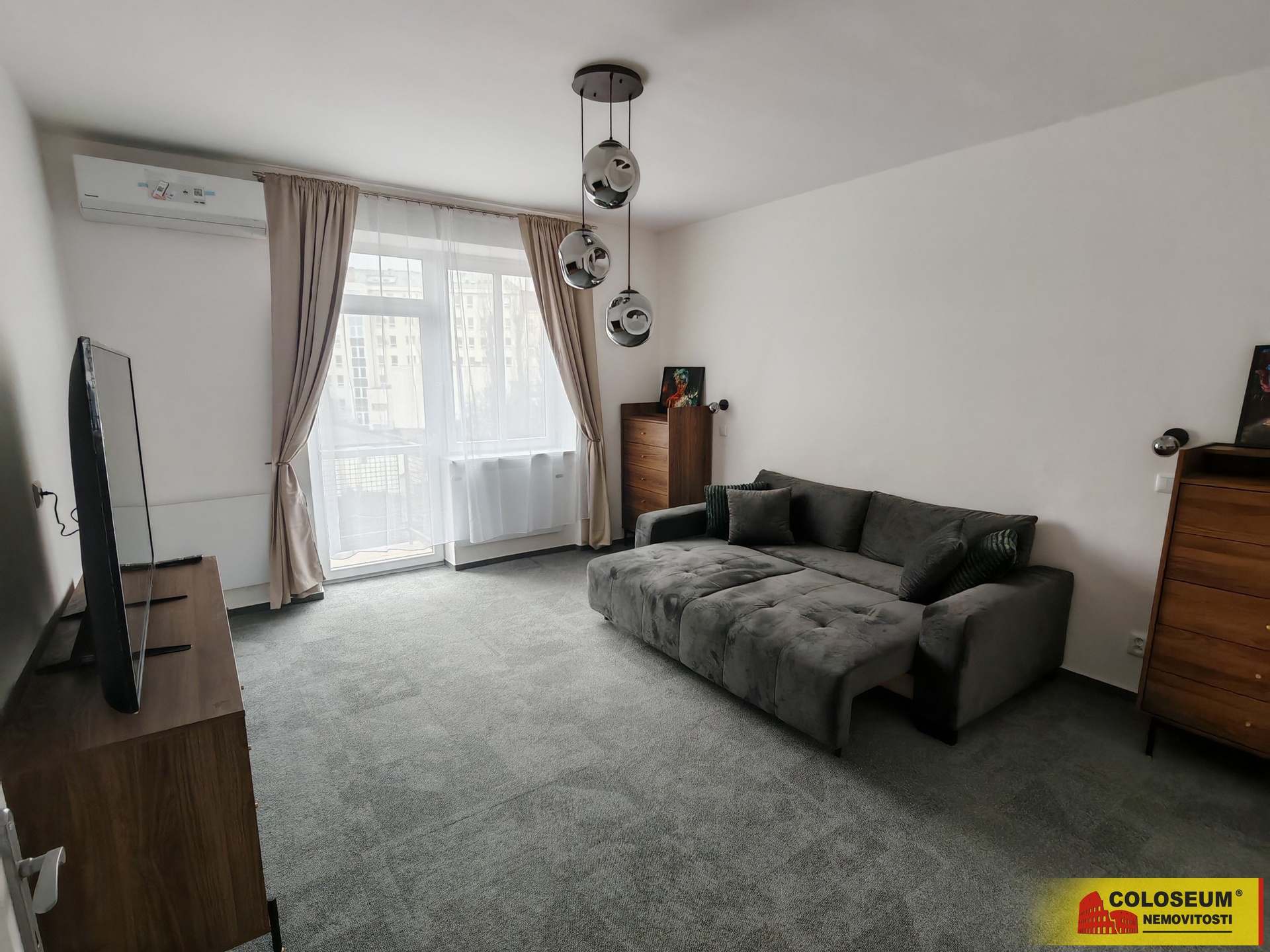 Prostorný obývací pokoj s ložnicí - Brno - Staré Brno - pronájem bytu 1+1