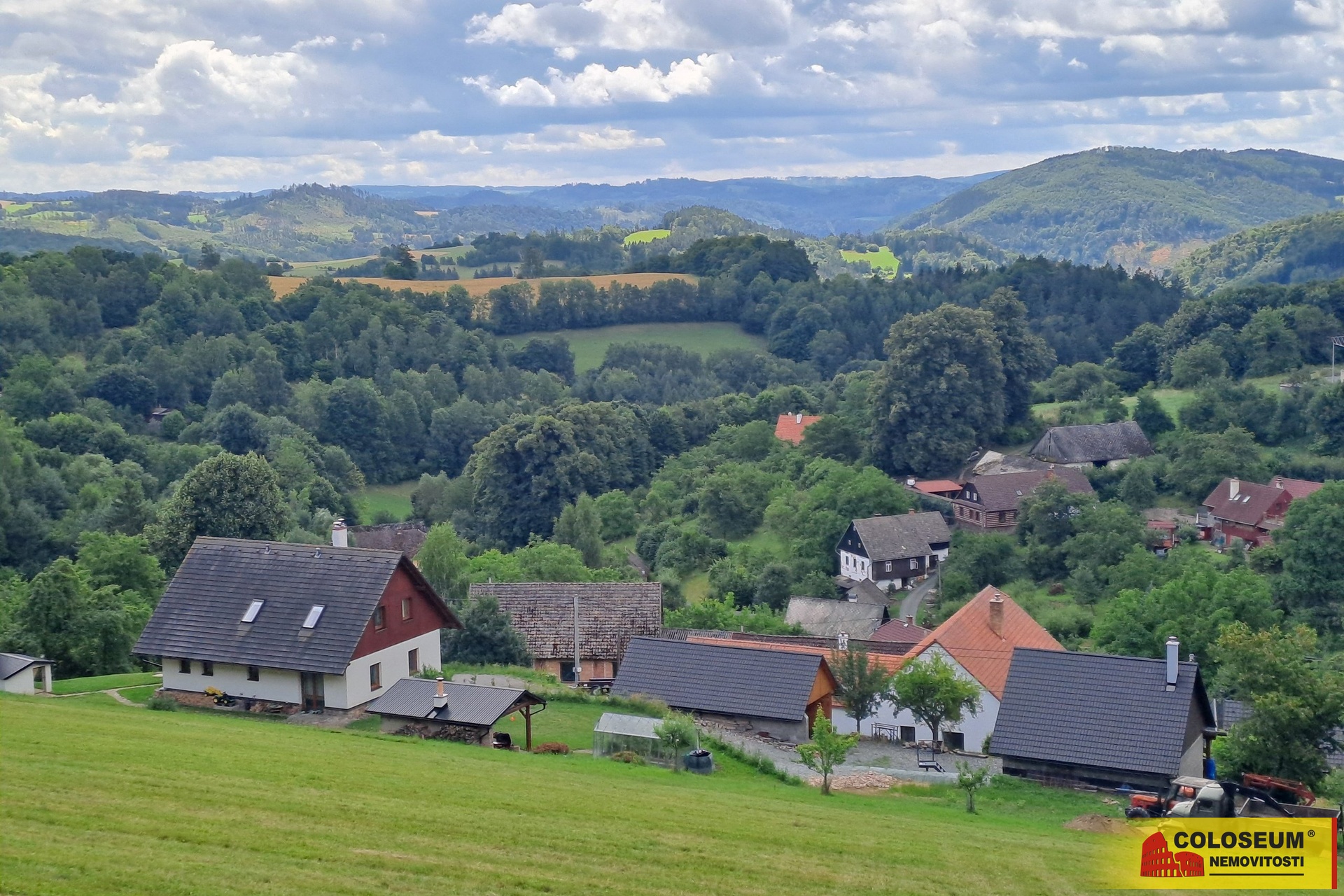 Pohled na les – Dalečín - Hluboké – prodej pozemku