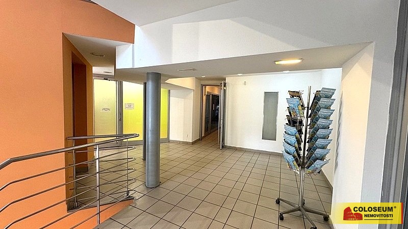 Vstup do patra – Brno – město – pronájem obchodního prostoru