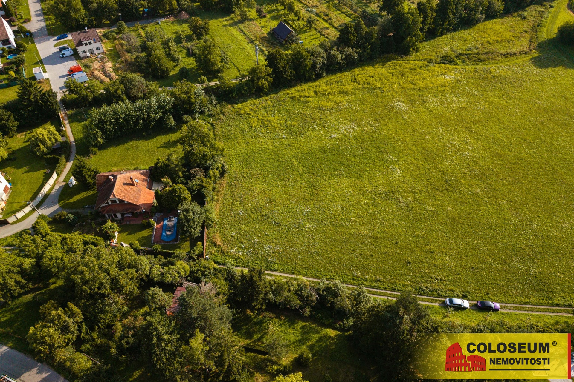 Pohled na pozemek z dronu - Říčany u Brna - prodej pozemku pro výstavbu RD