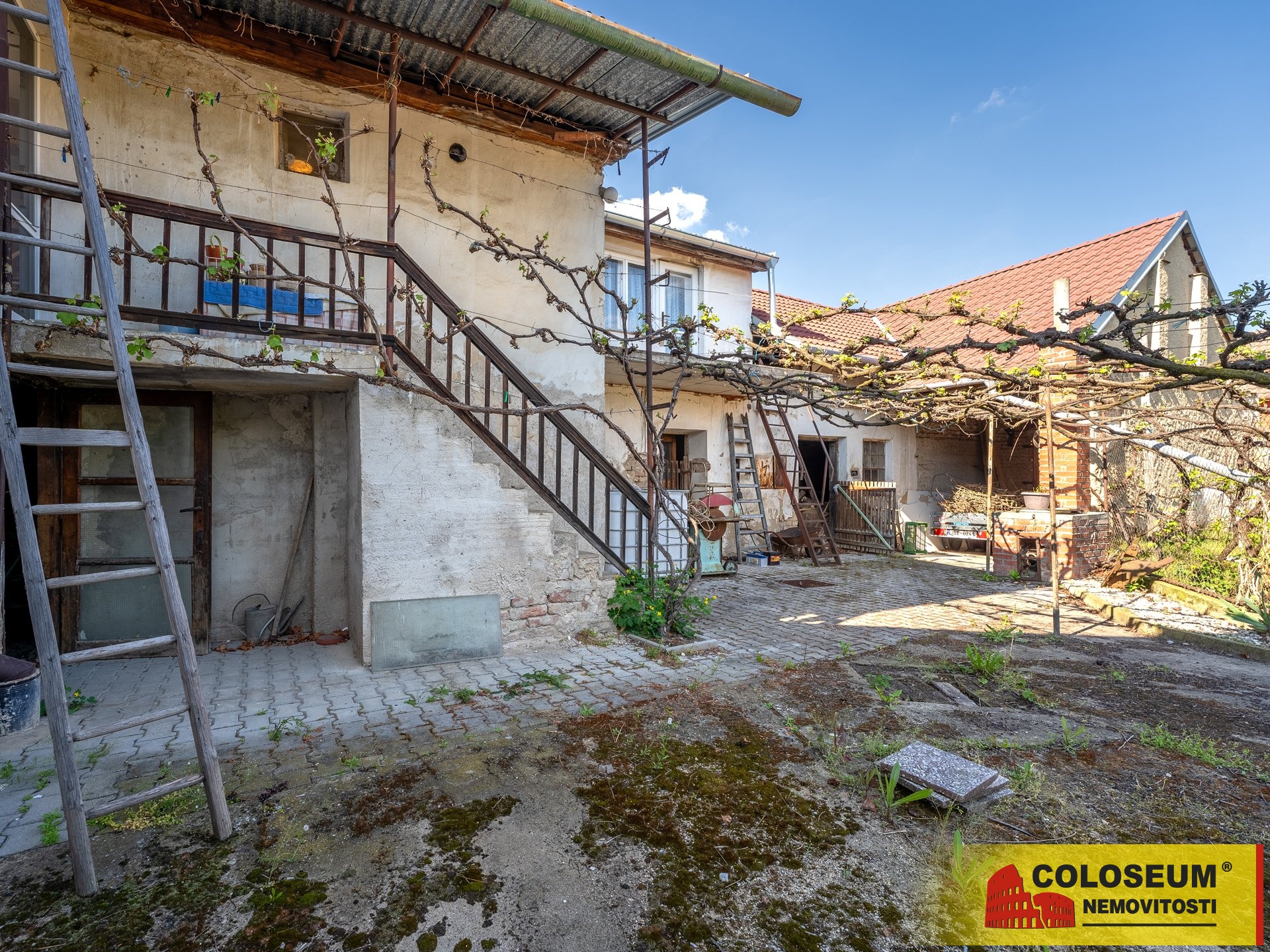 Dvůr - RD Hrušovany nad Jevišovkou - prodej rodinn