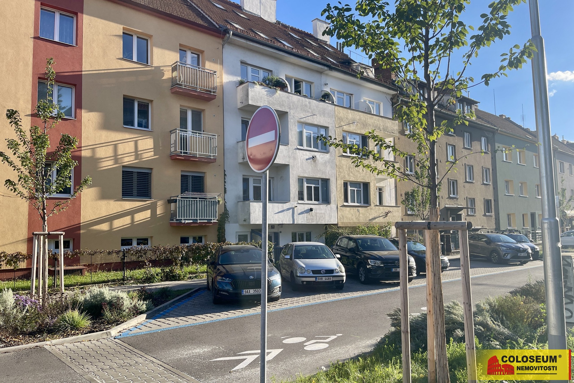 Pohled na dům z ulice - Brno - pronájem bytu