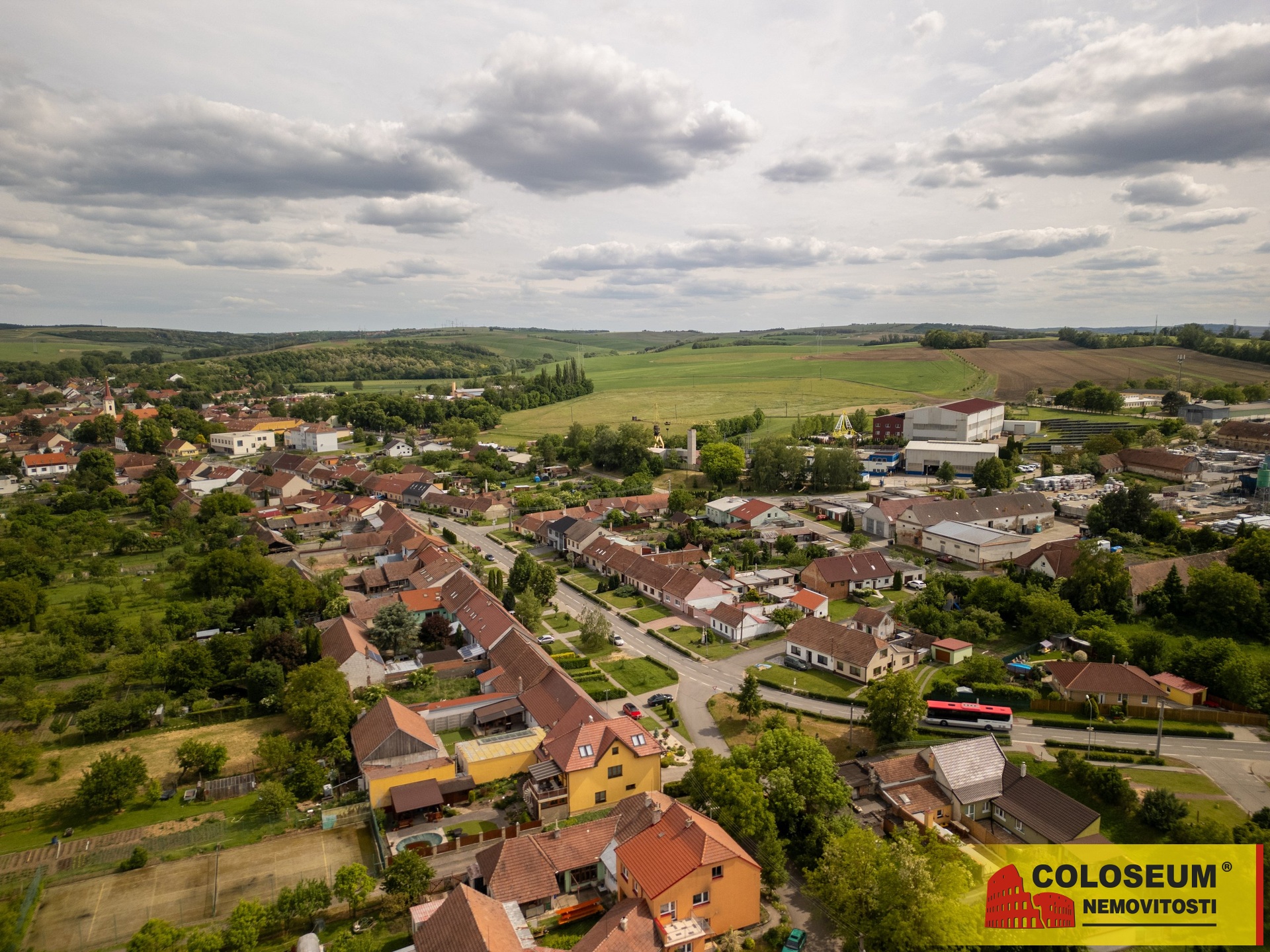 Pohled na okolí z dronu - Otnice - prodej pozemku pro výstavbu RD