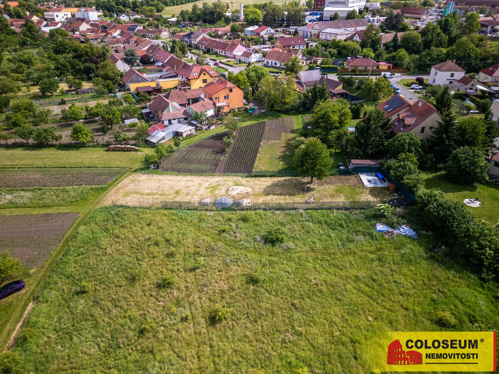 Pohled na pozemek z dronu - Otnice - prodej pozemku pro výstavbu RD