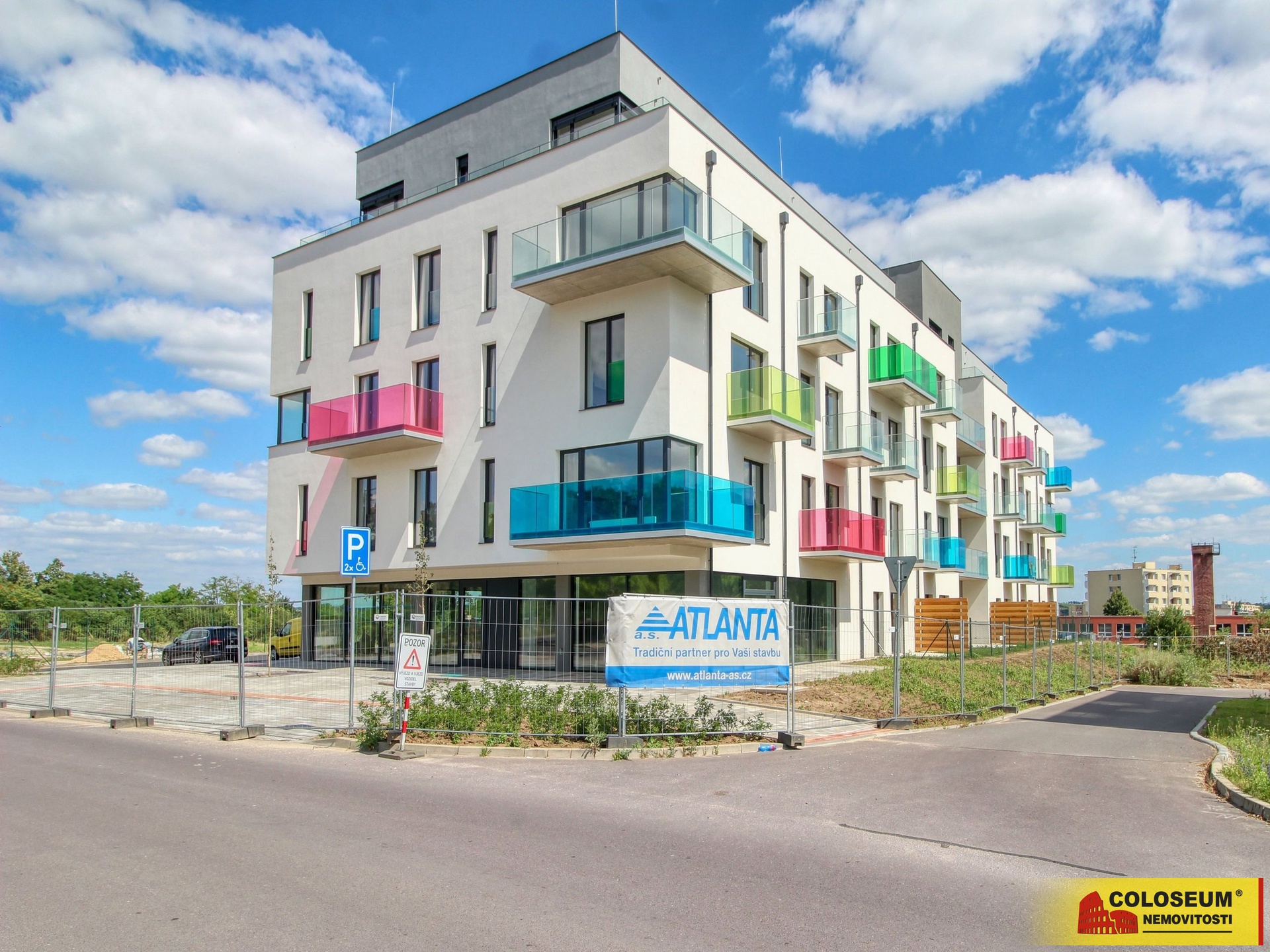 Pohled z ulice - Znojmo - pronájem novostavby bytu