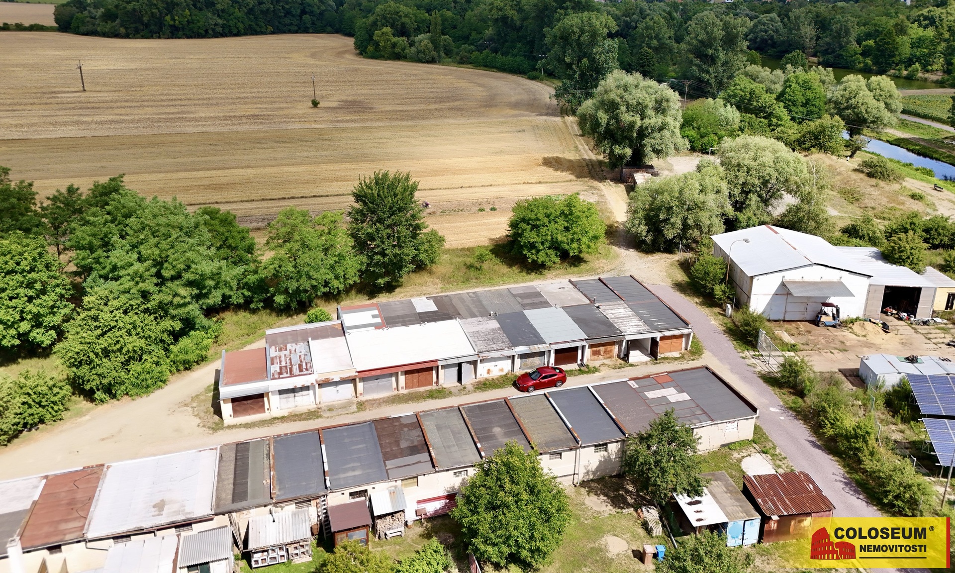 Okolí garáže - Ivančice - Letkovice - prodej garáž
