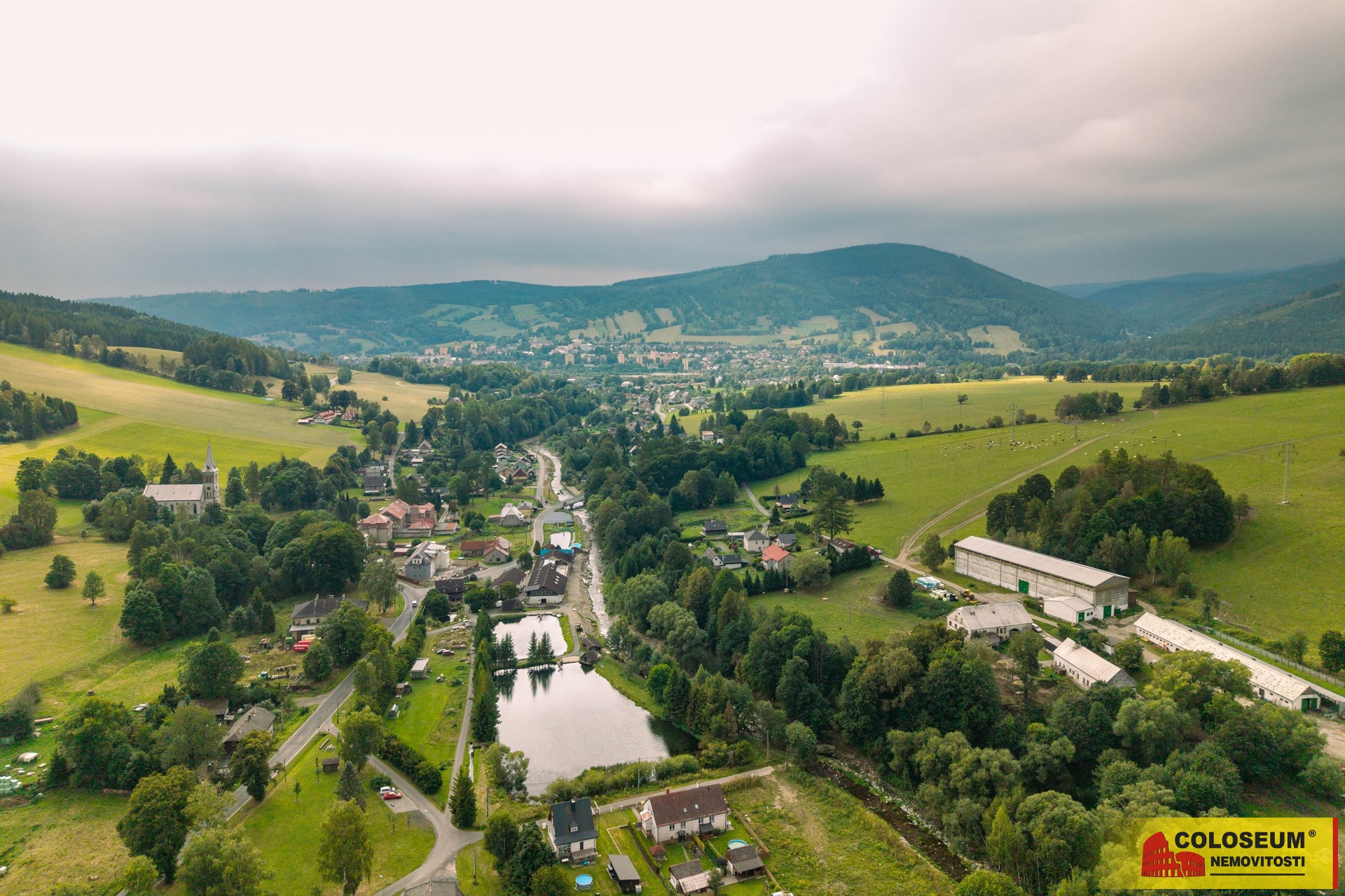 Pohled na okolí z dronu - Vrbno pod Pradědem - Mnichov - prodej rodinného domu