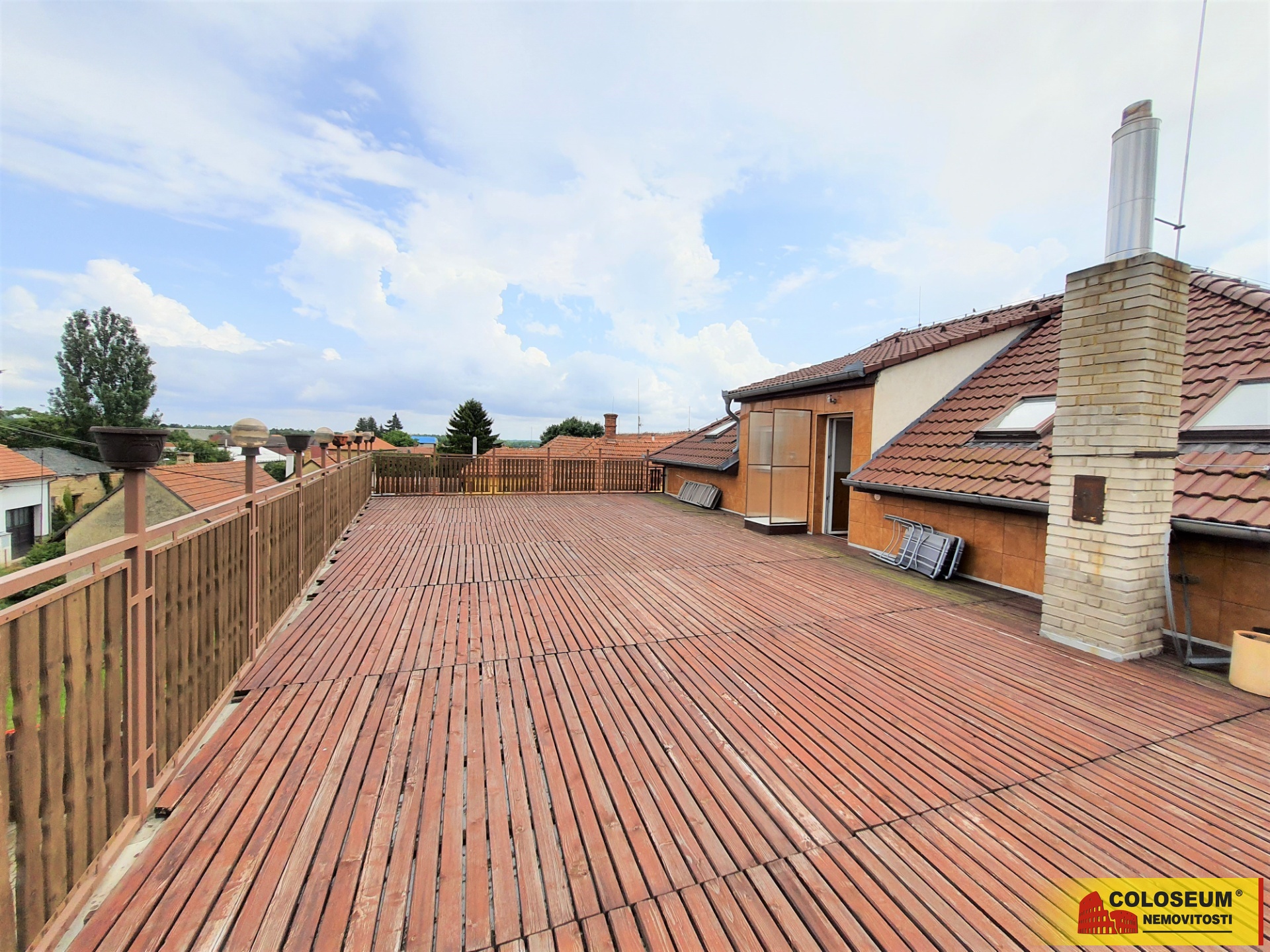 Společná terasa – Studnice – pronájem bytu