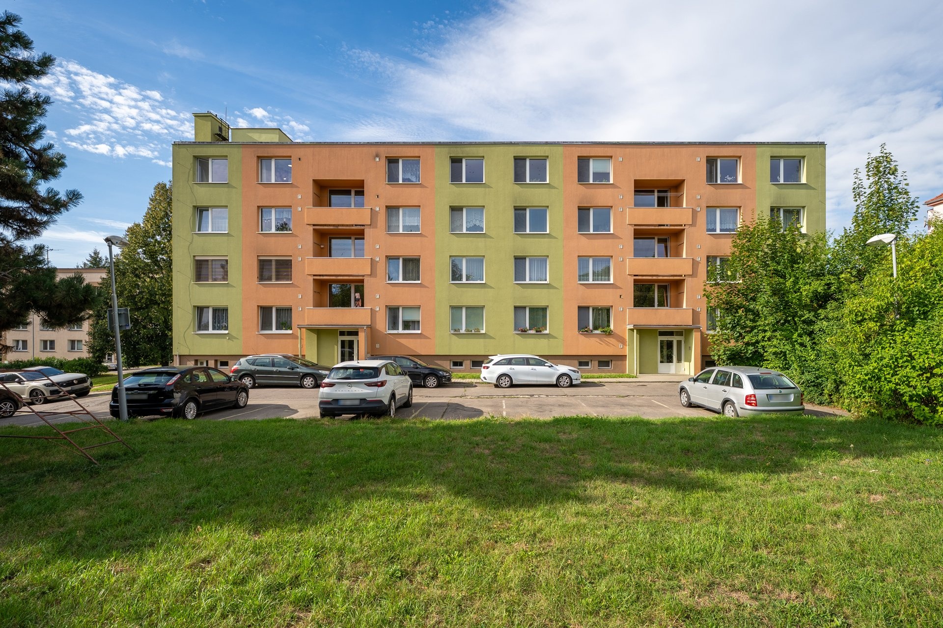 Pohled na bytový dům - Vyškov - prodej bytu 2+1