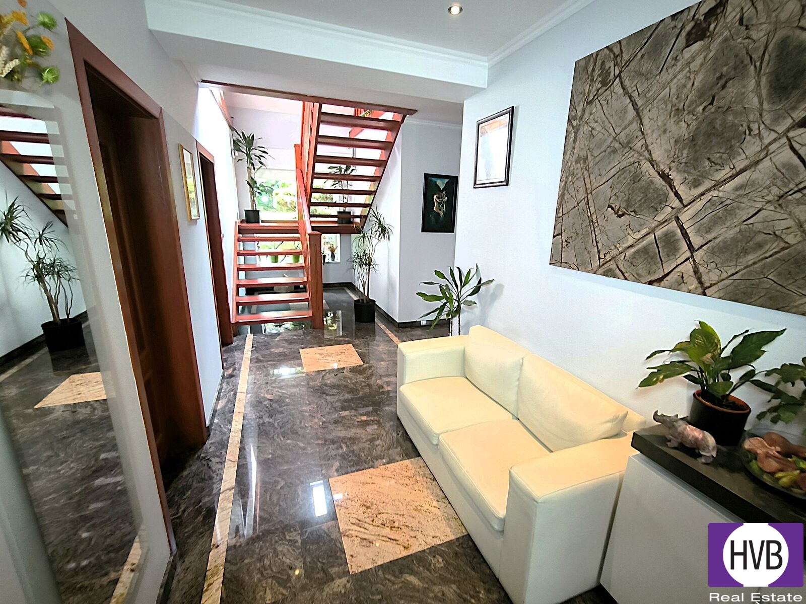 Prodej rodinného domu 340 m² – pohled 4