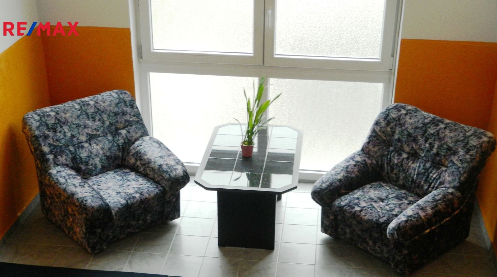 Odpočinkové zákoutí na schodišti.