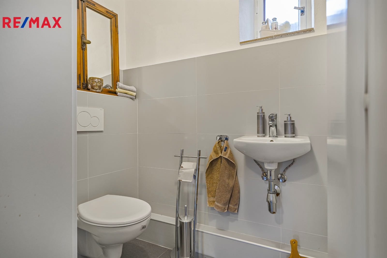 hlavní budova - samostatné WC