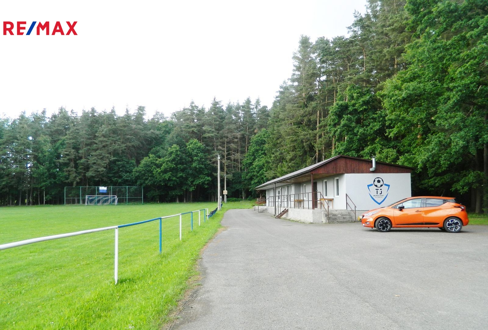 Borovanské fotbalové hřiště.