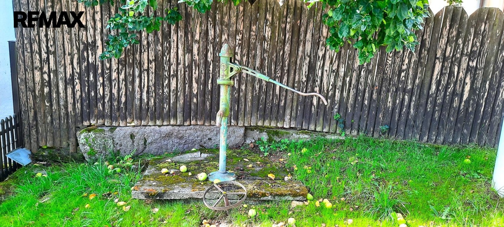 studna na vlastním pozemku před domem