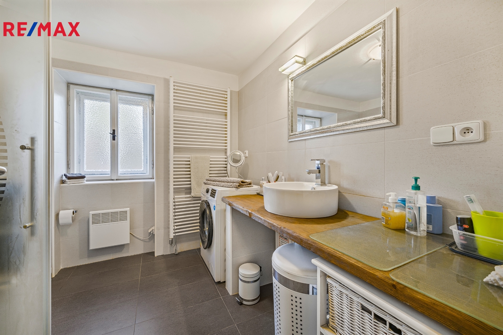 hlavní budova - koupelna s WC