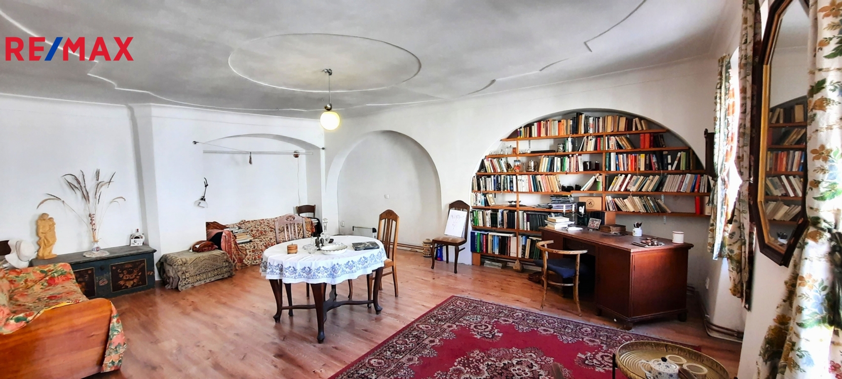 apartmán v patře s výhledem na náměstí