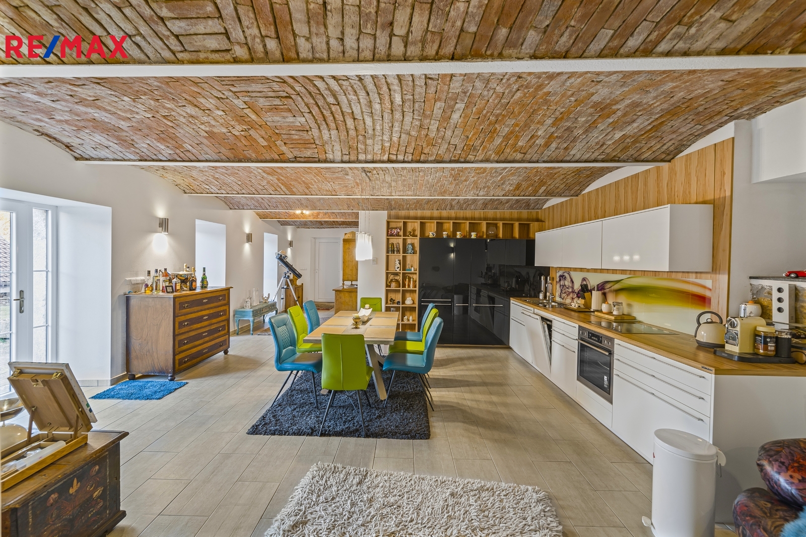 hlavní budova - kuchyň