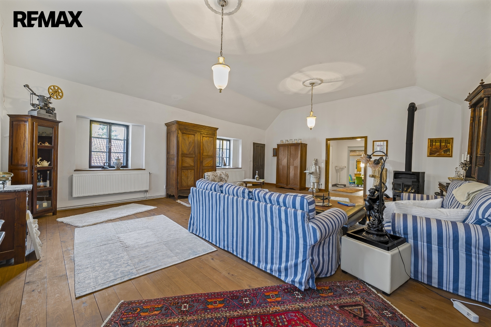 hlavní budova - obývací pokoj