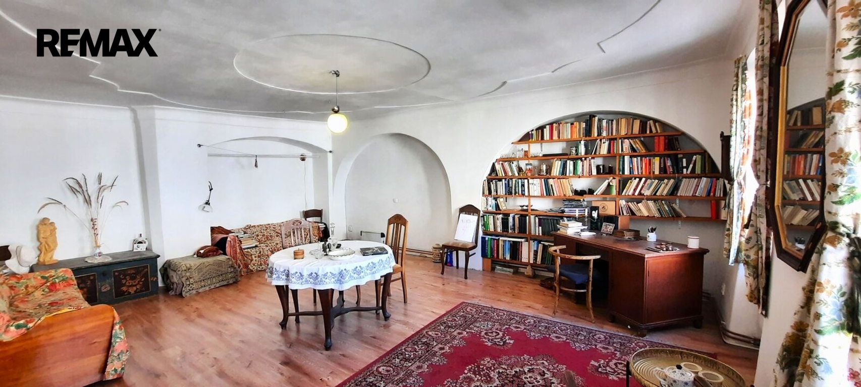 apartmán v patře s výhledem na náměstí