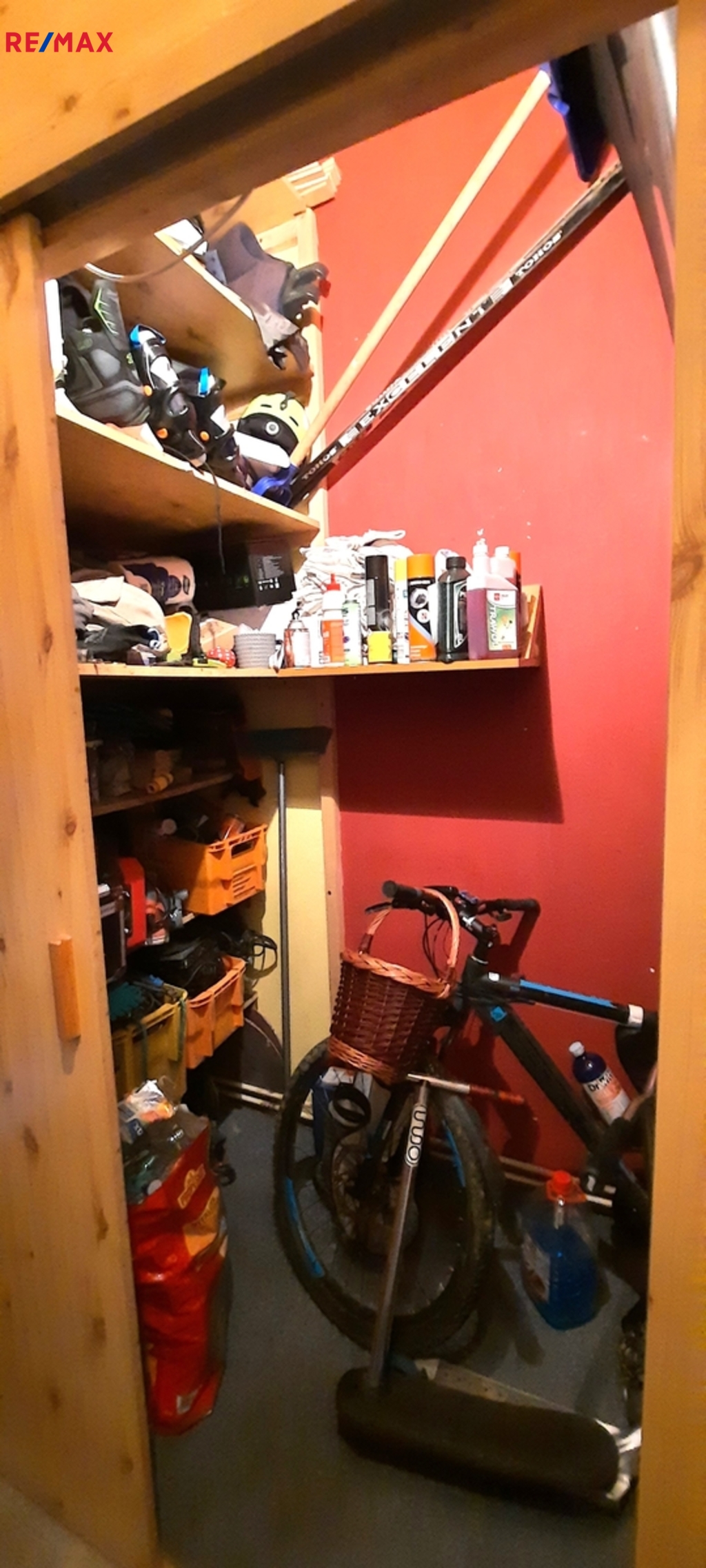 úložný prostor vedle předsíně