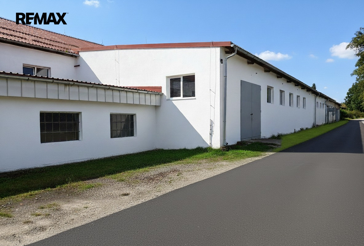 Příjezd k hale od hlavního tahu České Budějovice -