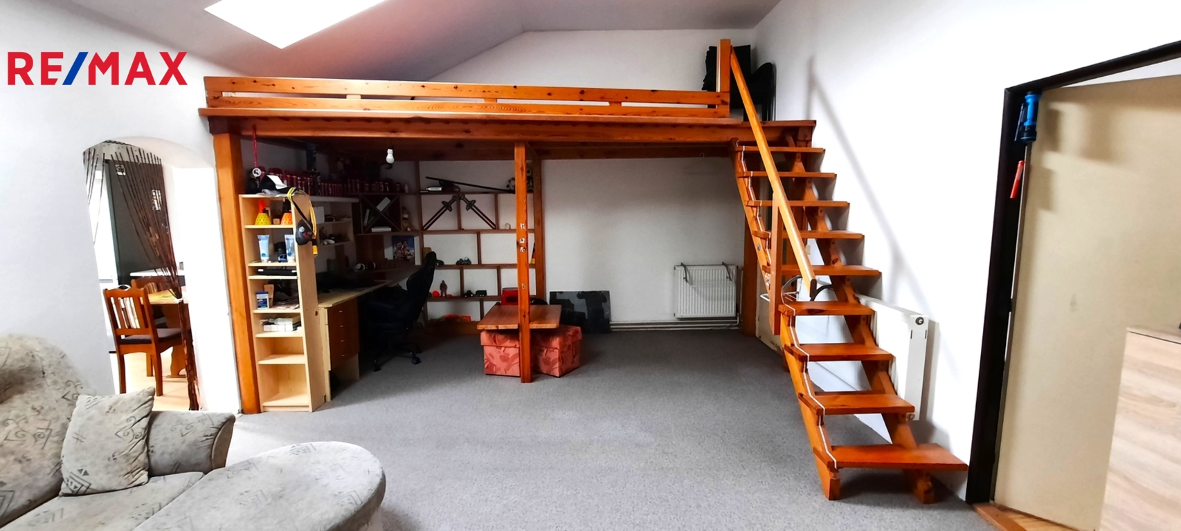 zvýšené patro na spaní či hraní