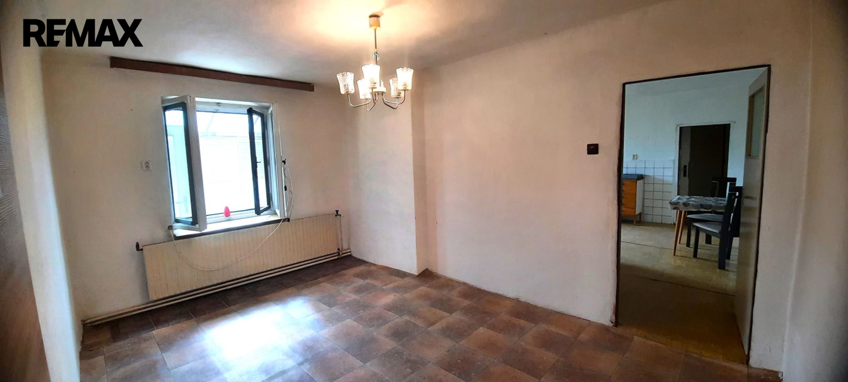 první místnost - vpravo od kuchyně