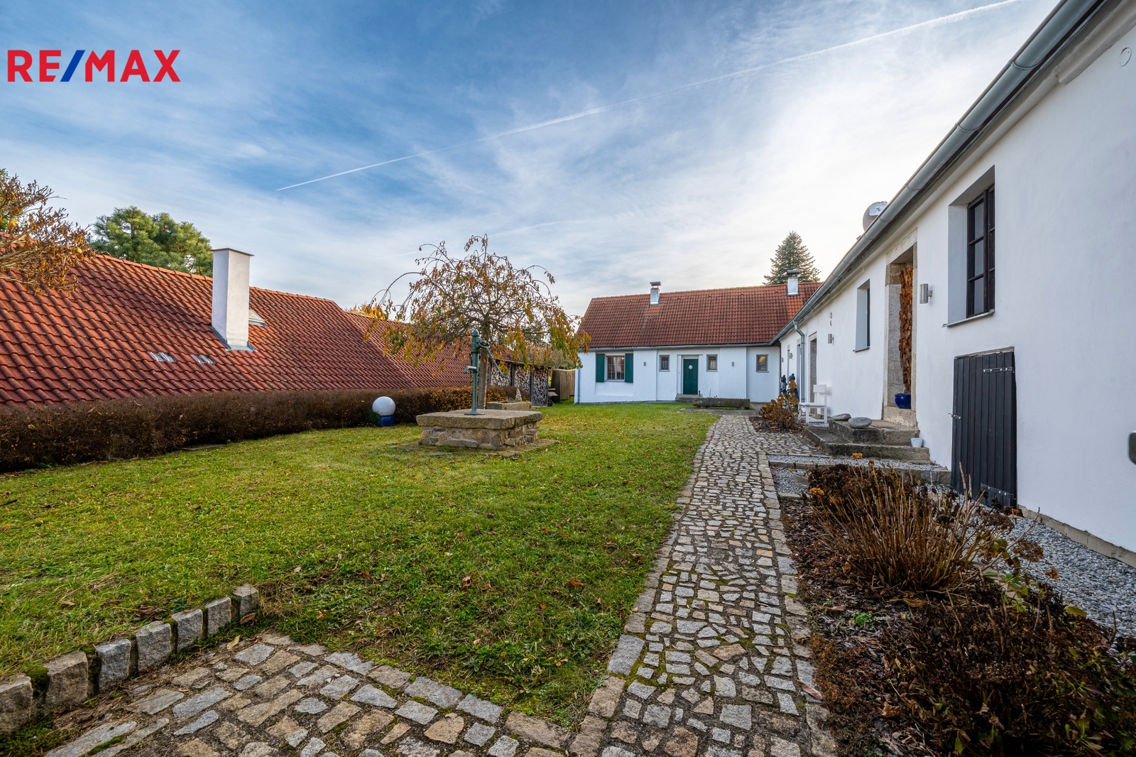 uzavřený dvůr - vstup do výměnku