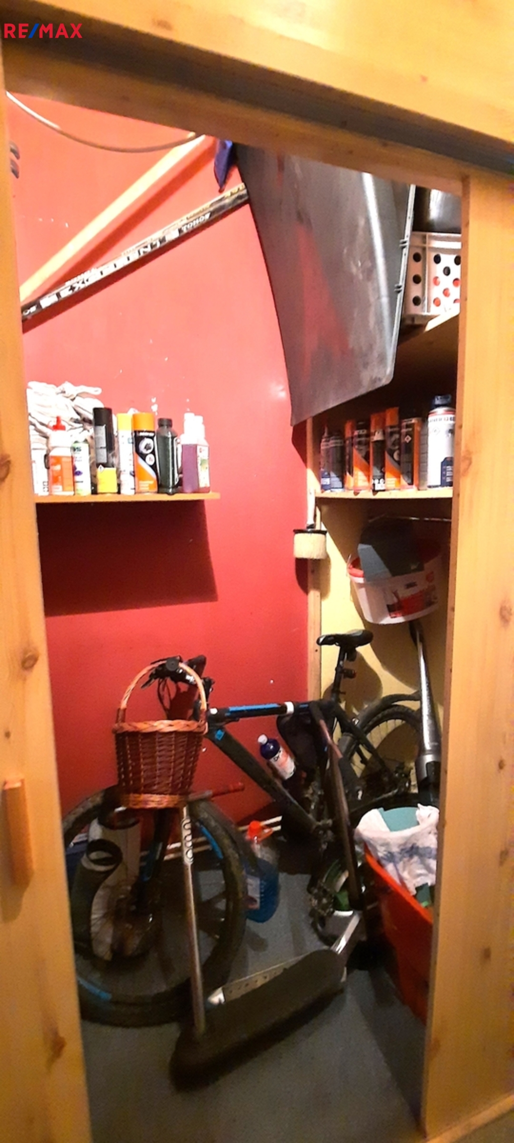 úložný prostor vedle předsíně