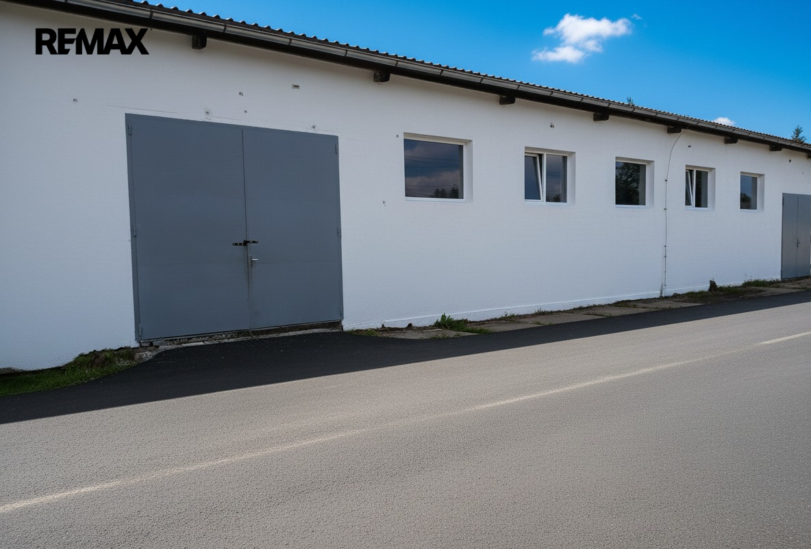 Příjezdová vrata.