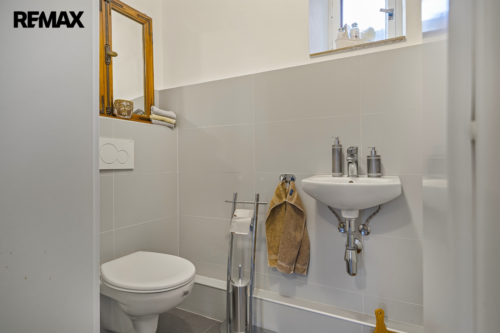 hlavní budova - samostatné WC