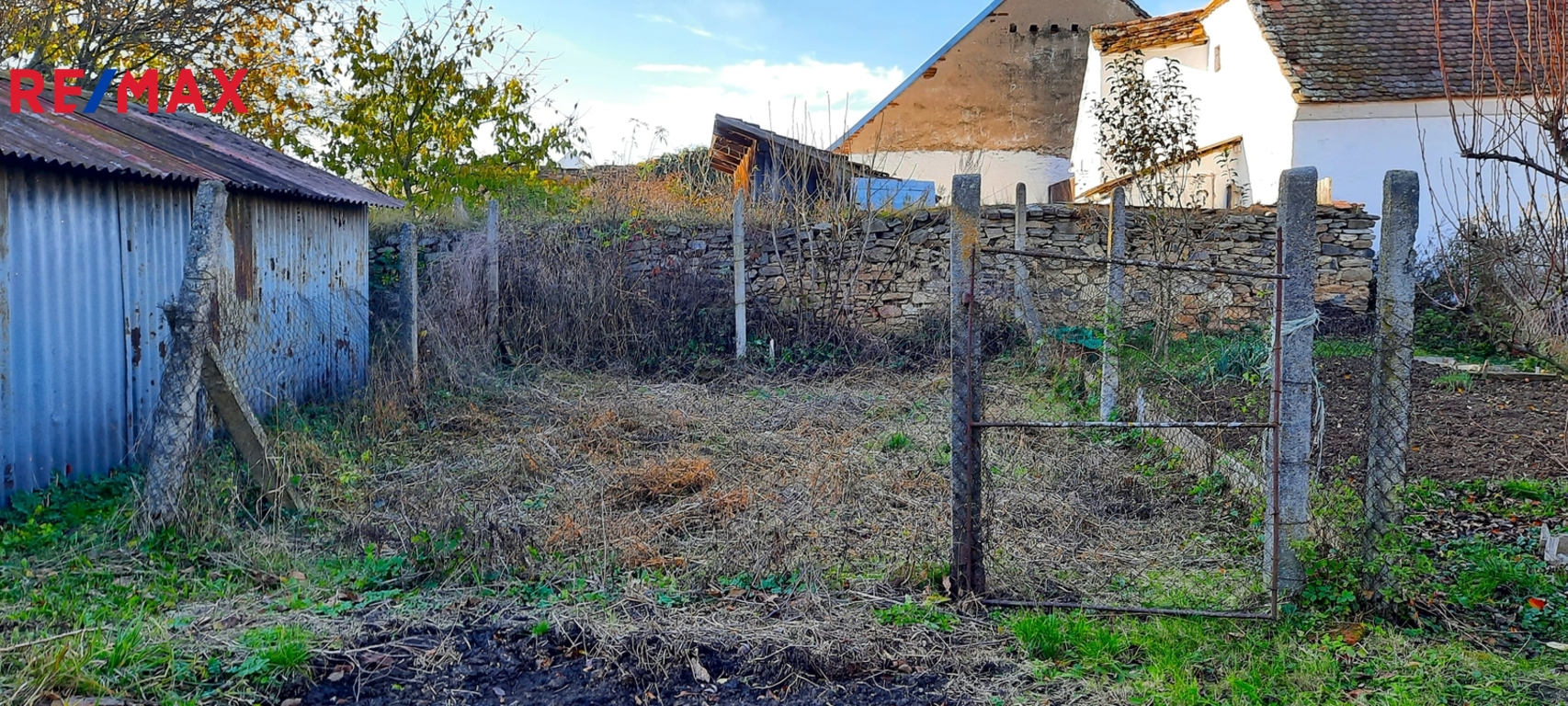 fakultativní zahrádka u domu