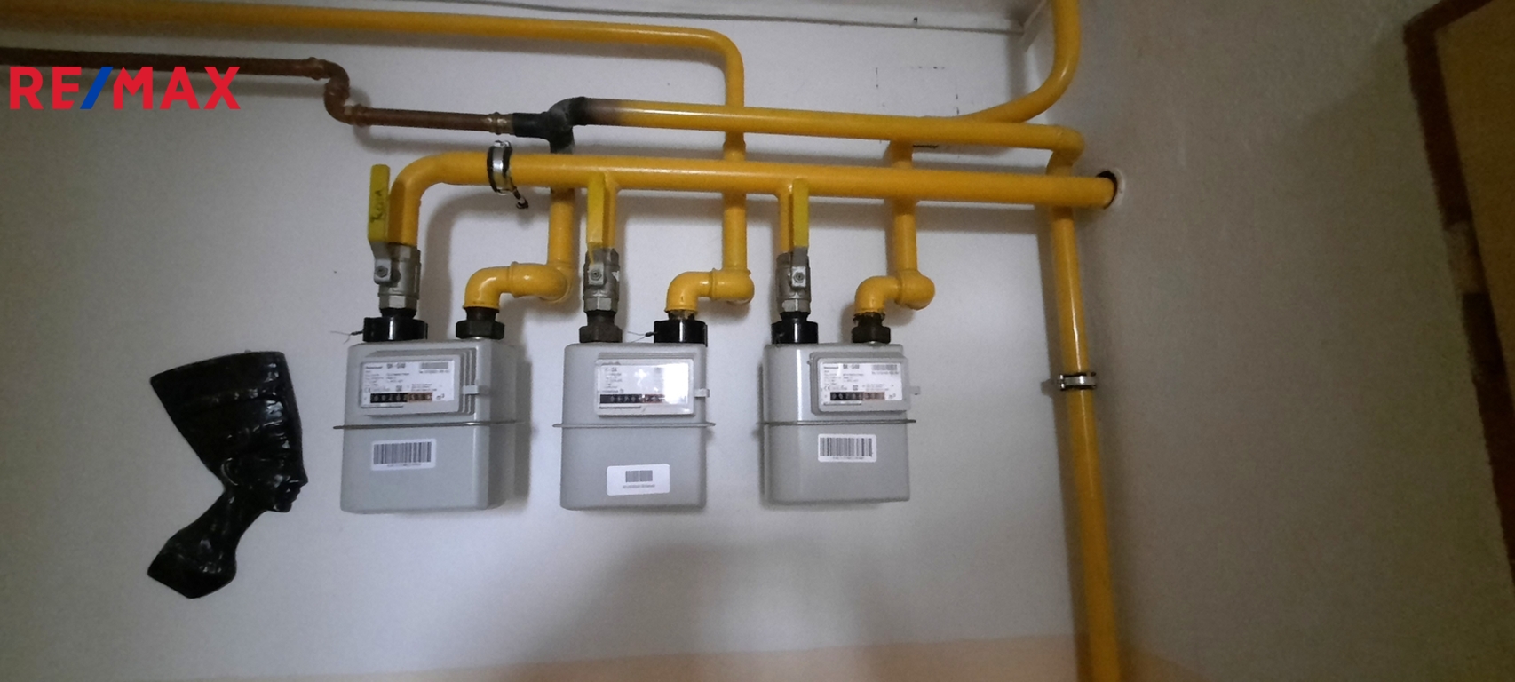 přívody plynu na společné chodbě