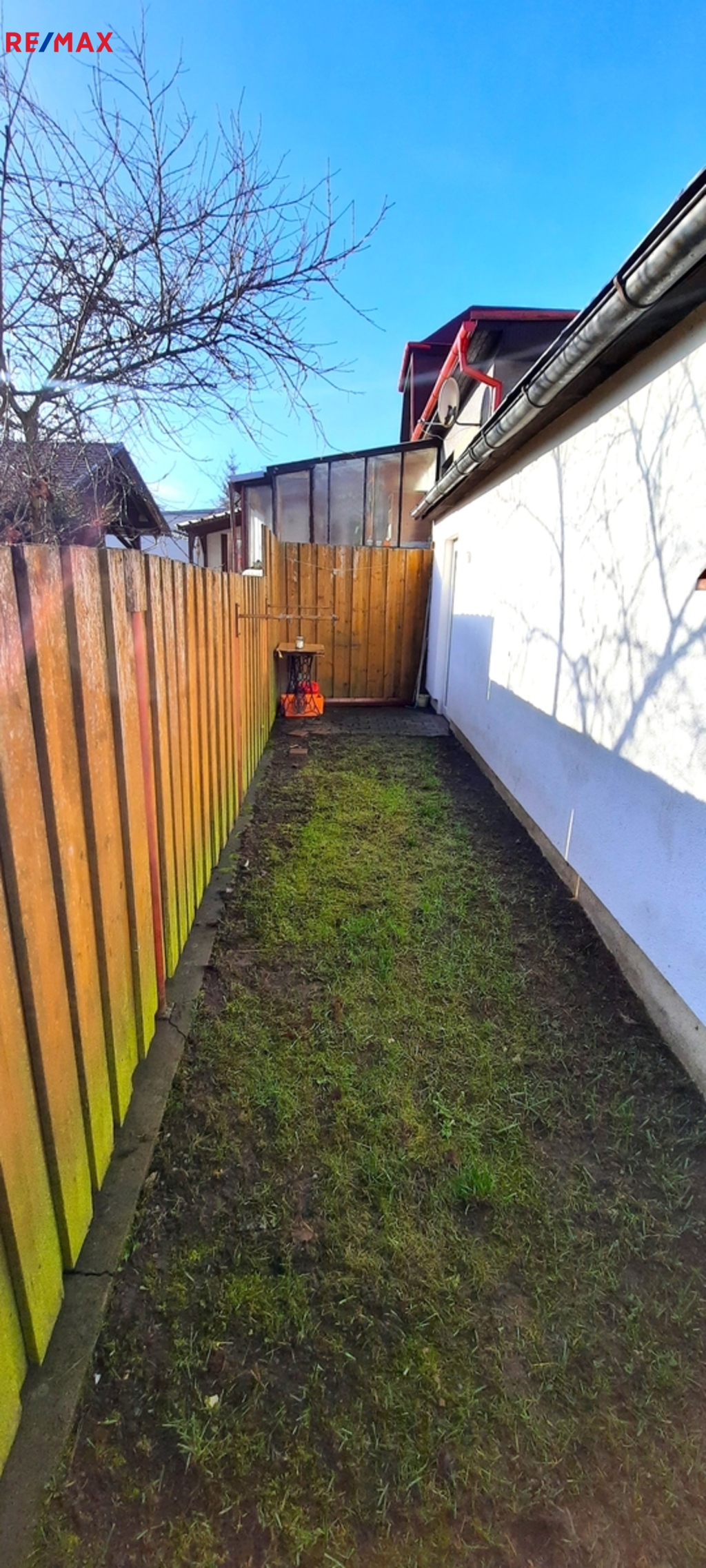 malá zahrádka za domem