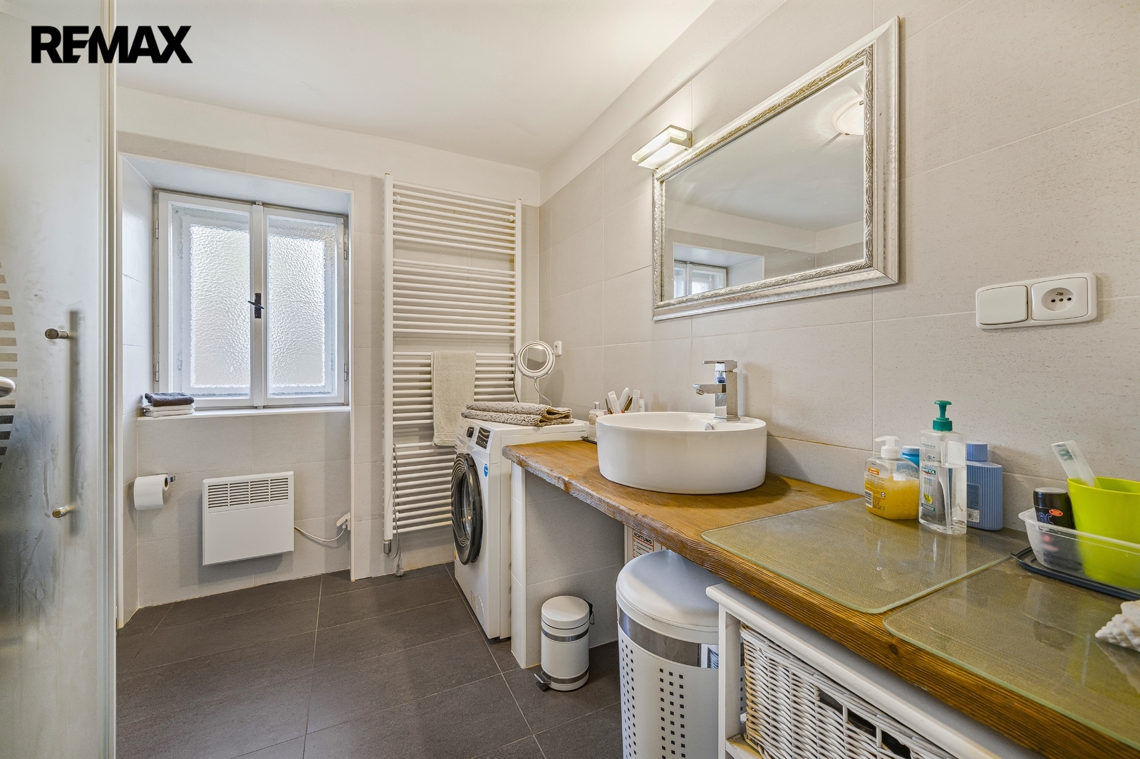 hlavní budova - koupelna s WC