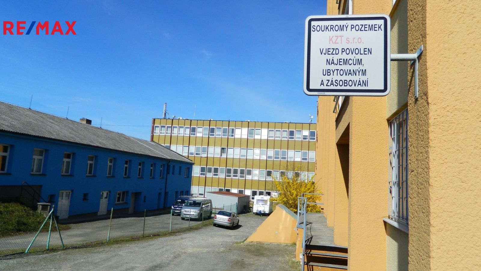 Parkování v zadním traktu.